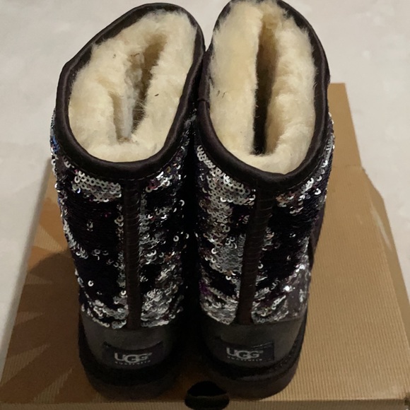 UGG Classic Short Sparkle Sequin Boot - Picture 9 of 11